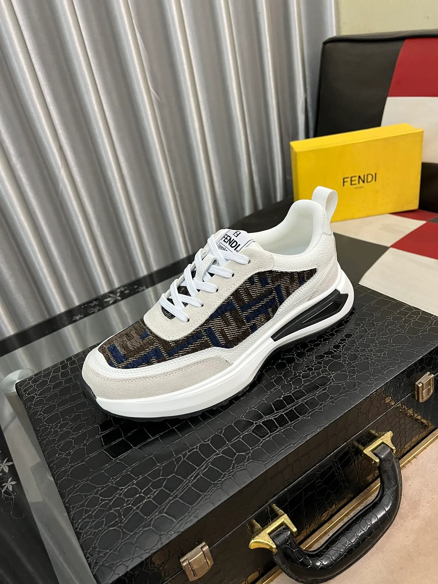 Men's Men's Shoes💰458⌚️⌚️[Fendi] Fendi's latest casual shoes for men! Available at counters simultaneously! Replica. The interior is made of top-grade sheepskin, and the original factory-supplied rubber outsole is used. Leading new fashion concepts. Matching code: 38-443️⃣Colors available